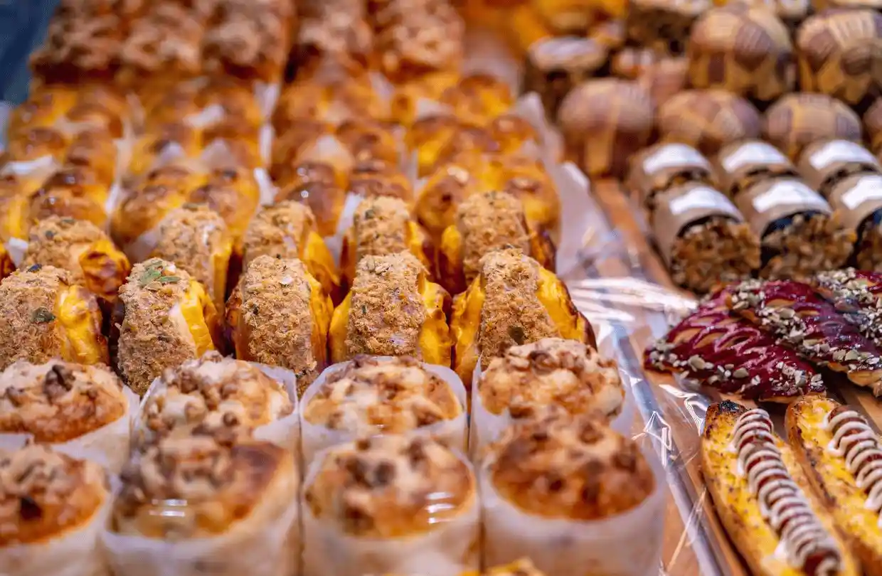 买面包别再乱拿!这4种伪健康面包暗藏陷阱,90%的人都买错了