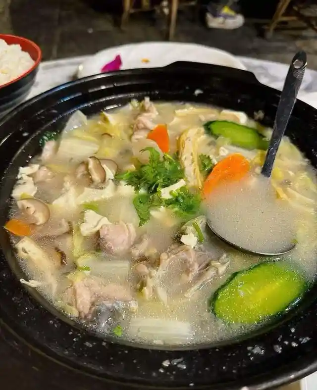 云南大理必吃!这家店的鸡汤美味引爆味蕾,风味独特不容错过