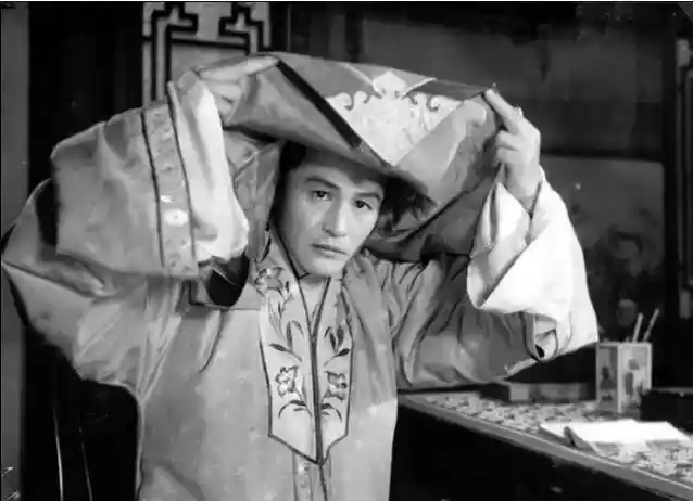 《善念为舟,正道为舵:乔老爷上轿背后的家风启示》