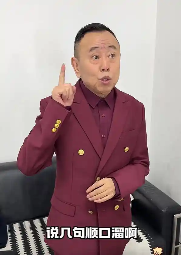 68岁潘长江中秋陪双亲:白发孝子的深情团圆夜