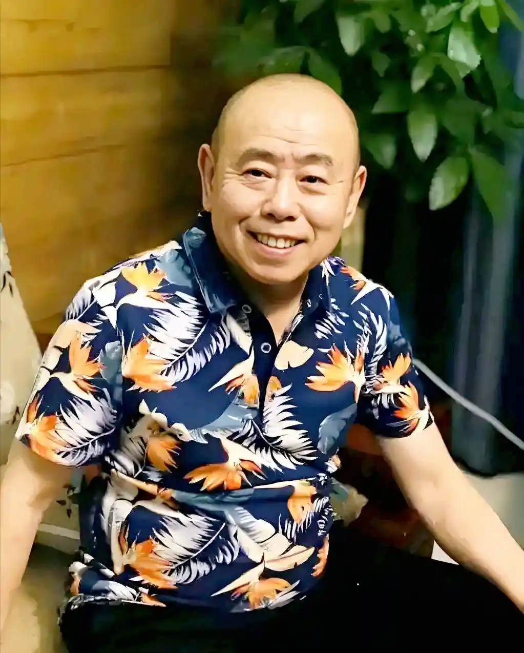 68岁潘长江中秋陪双亲:白发孝子的深情团圆夜