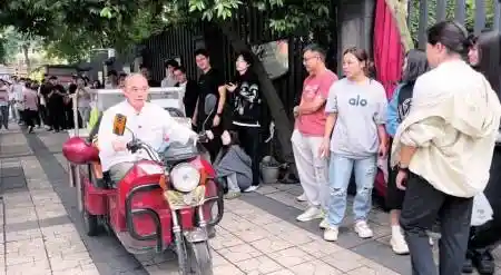 成都温江蛋烘糕主理人爆红:烟火气里的网红密码