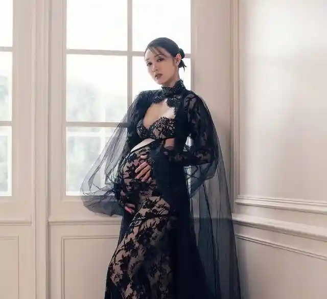 袁伟豪女友晒孕肚写真,性感孕味引外界热议