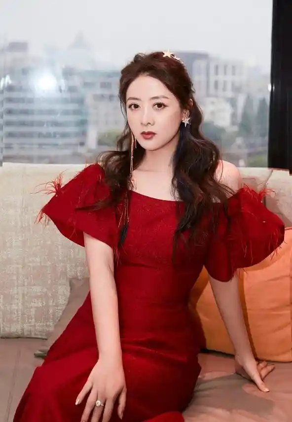 37岁高龄产子,演员小李琳:这是我人生最勇敢的决定