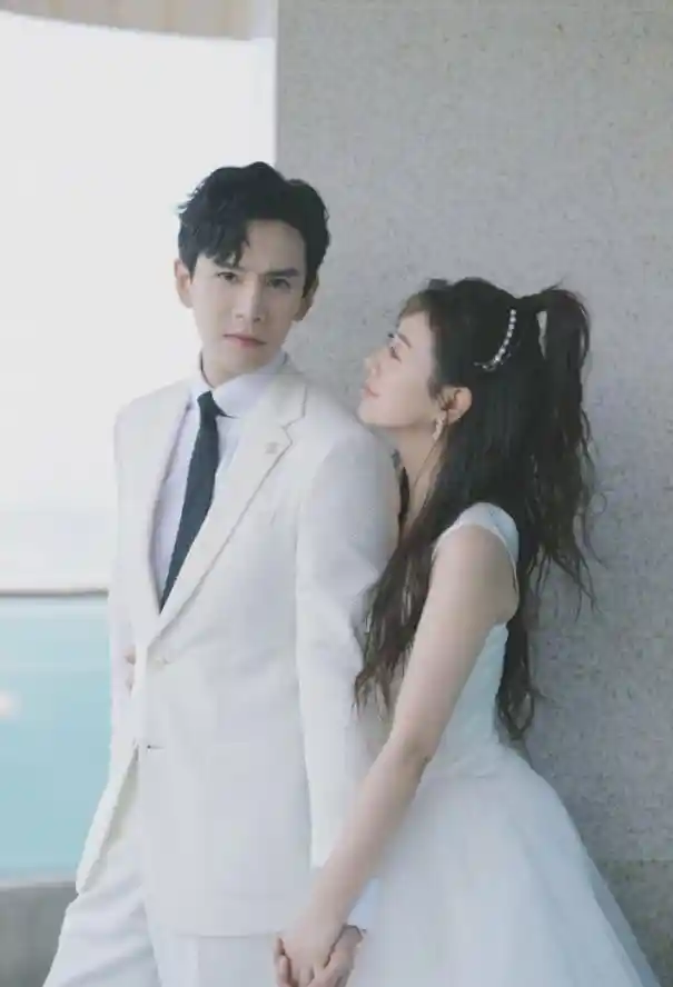 37岁高龄产子,演员小李琳:这是我人生最勇敢的决定