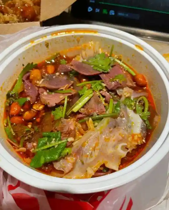 成都味觉密码：从夫妻肺片到灯影牛肉的麻辣探险