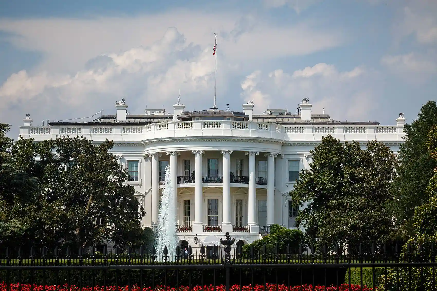 美参议院险胜！51:47终结特朗普关税时代，加拿大巴西成本骤升