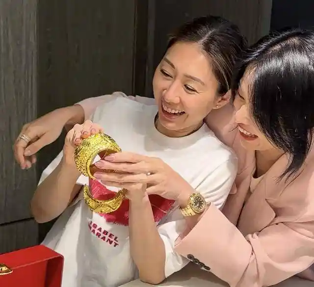 胡定欣疑似怀孕!恋爱一年闪电结婚引热议