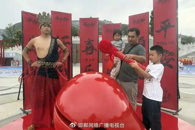 北朝风韵今犹在 峰峰石窟迎客来