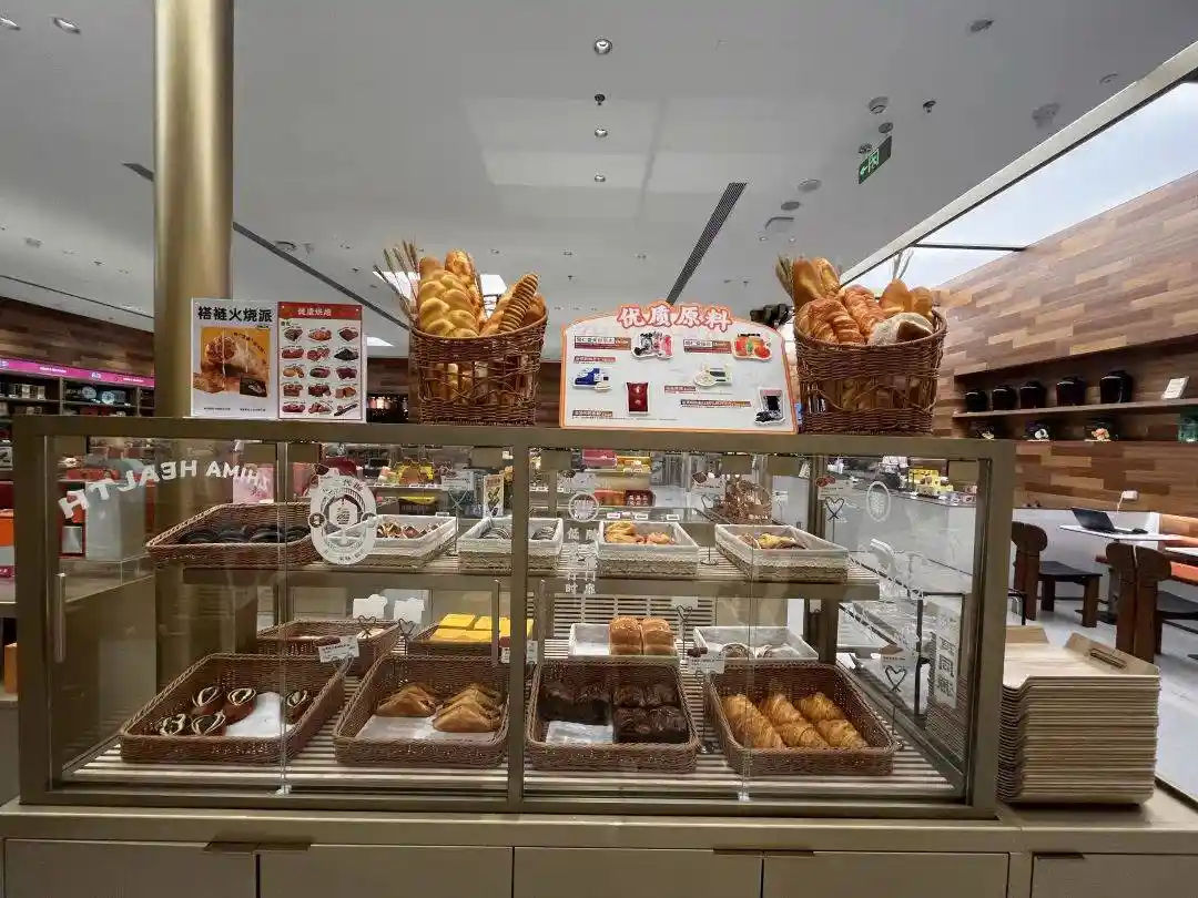 一小时抢光!年轻人涌入医院抢购中药养生面包,药膳风暴席卷都市