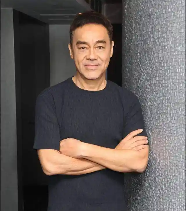 刘青云饭馆遭偷拍怒目瞪视,网友惊呼影帝气场太强