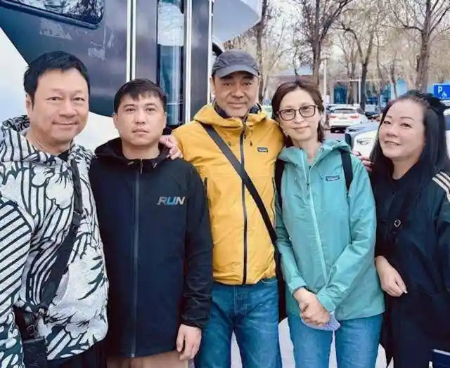 刘青云饭馆遭偷拍怒目瞪视,网友惊呼影帝气场太强