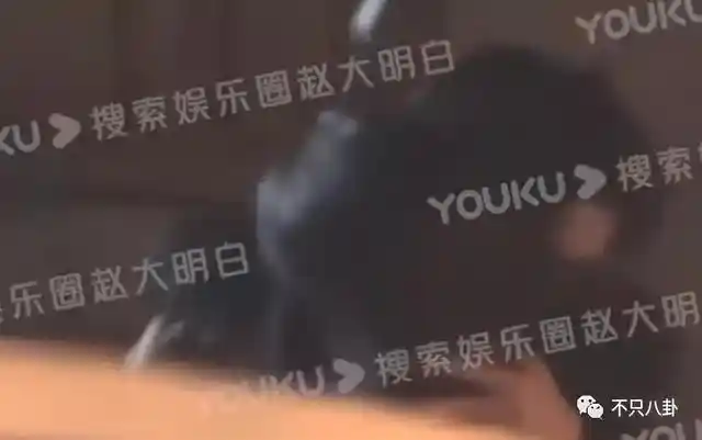 孙千被拍亲密瞬间 粉色袜子引热议