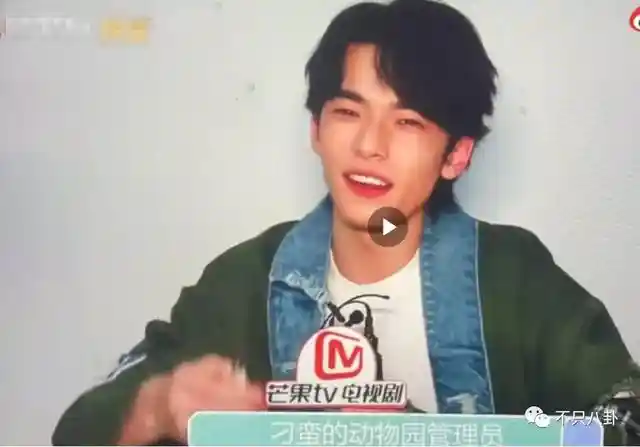 孙千被拍亲密瞬间 粉色袜子引热议