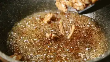 健康零食新宠!免油炸酥脆香甜,餐桌必备解馋神器