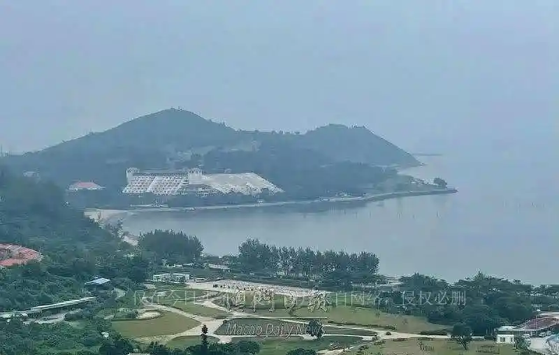 2022身份证全面升级！全新防伪黑科技+智能芯片，首批市民已领到未来身份卡