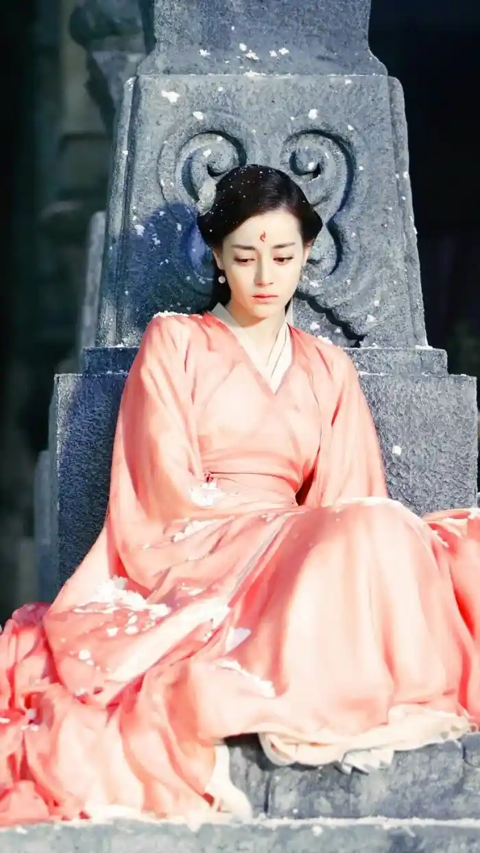 东华帝君下凡遇险，众神竟欲推他入水？