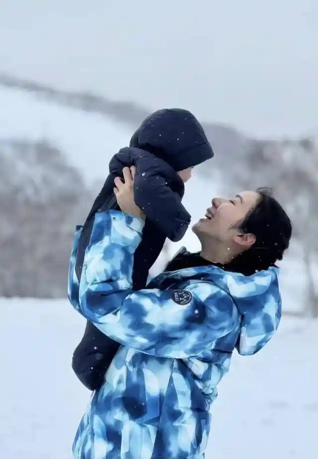 麦明诗产后闪电瘦身引爆热议！晒孕肚照官宣二胎计划，港姐冠军开启人生新阶段