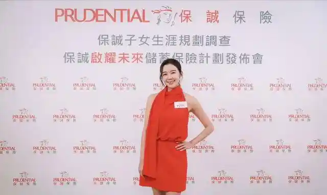 麦明诗产后闪电瘦身引爆热议！晒孕肚照官宣二胎计划，港姐冠军开启人生新阶段