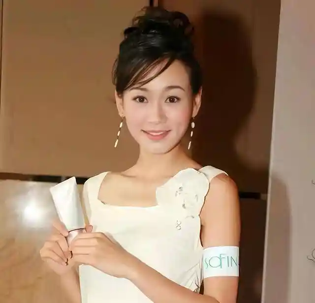 杨思琦直播翻车？昔日港姐冠军造型遭网友吐槽像广场大妈