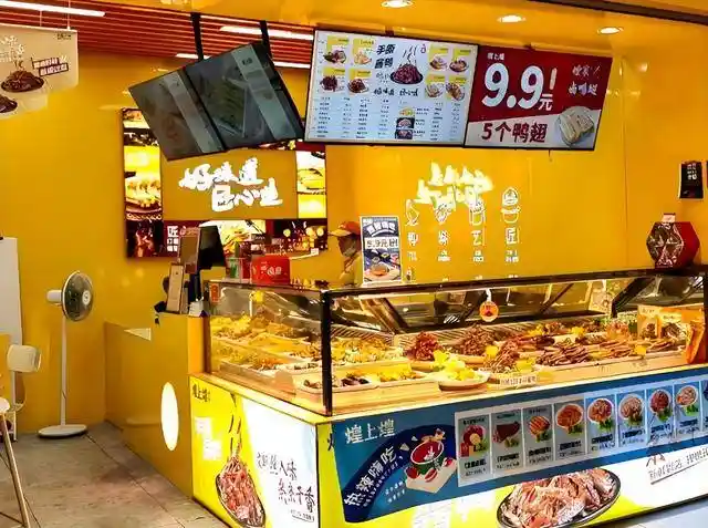 卤味三巨头杀入正餐战场，热食新品引爆行业新变局