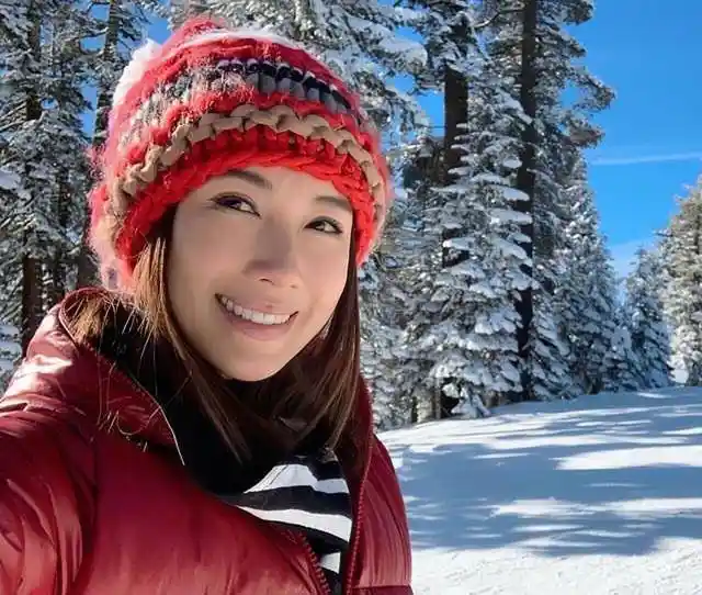 港星李施深夜曝光前男友手机调情实录！颤抖手抖出全网热搜：邓健泓回应引风暴