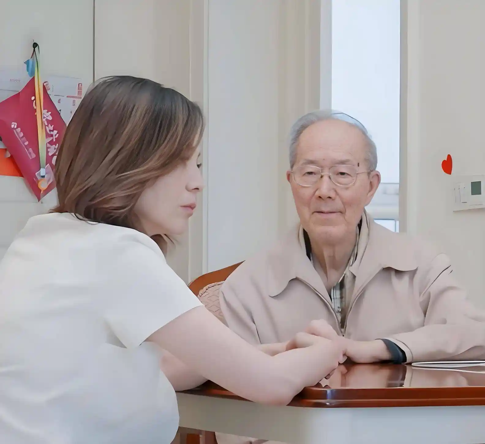 女星王琳怒送双亲进养老院，背后真相令人揪心