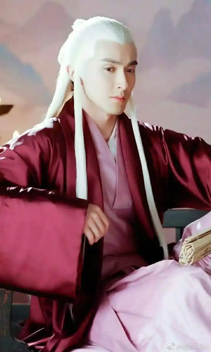 东华帝君被迫下凡?天庭暗流涌动,众仙设局推帝君入劫,十里桃花惊现仙界权谋风暴!