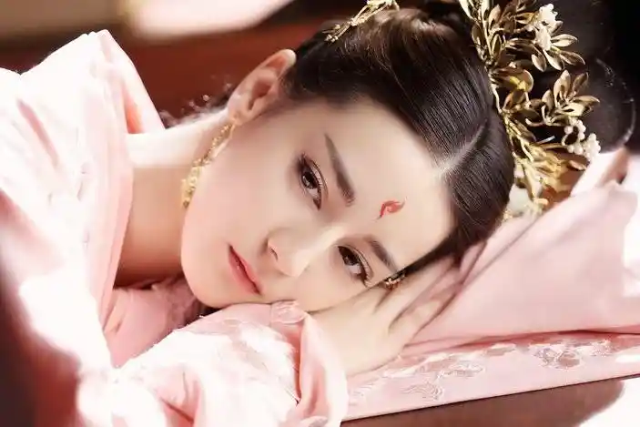 东华帝君被迫下凡?天庭暗流涌动,众仙设局推帝君入劫,十里桃花惊现仙界权谋风暴!