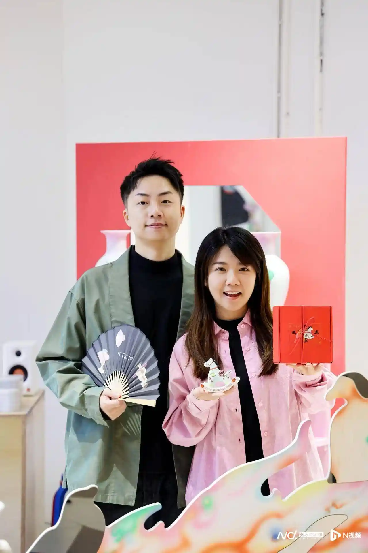 90后广彩双侠爆改非遗!广州老瓷瓶潮出圈,Z世代抢着晒新广货