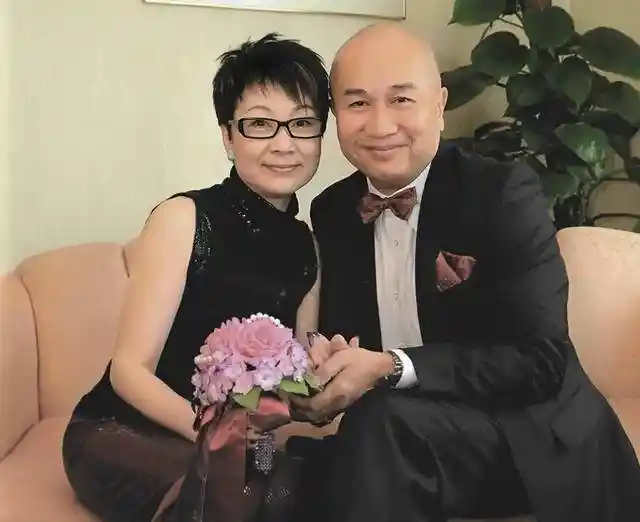 8年风雨无阻，每周赴墓园‘约会’亡妻！香港老戏骨郭锋提前购下相邻墓穴：‘她不孤单，我也不远’