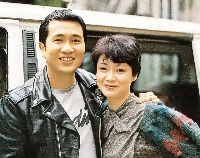 8年风雨无阻，每周赴墓园‘约会’亡妻！香港老戏骨郭锋提前购下相邻墓穴：‘她不孤单，我也不远’