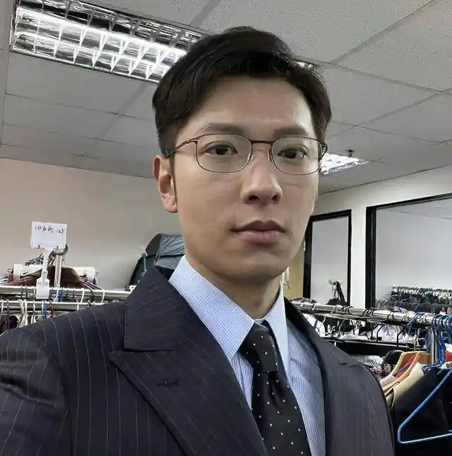 高钧贤深陷罚单风暴!20张罚单压顶,深夜手写求情信曝光,妻子罕见发声