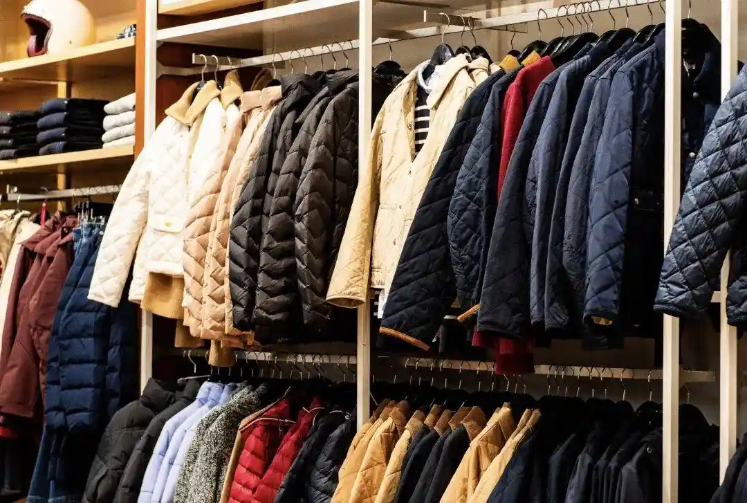 00后男生闯入优衣库女装区，背后真相令人意外