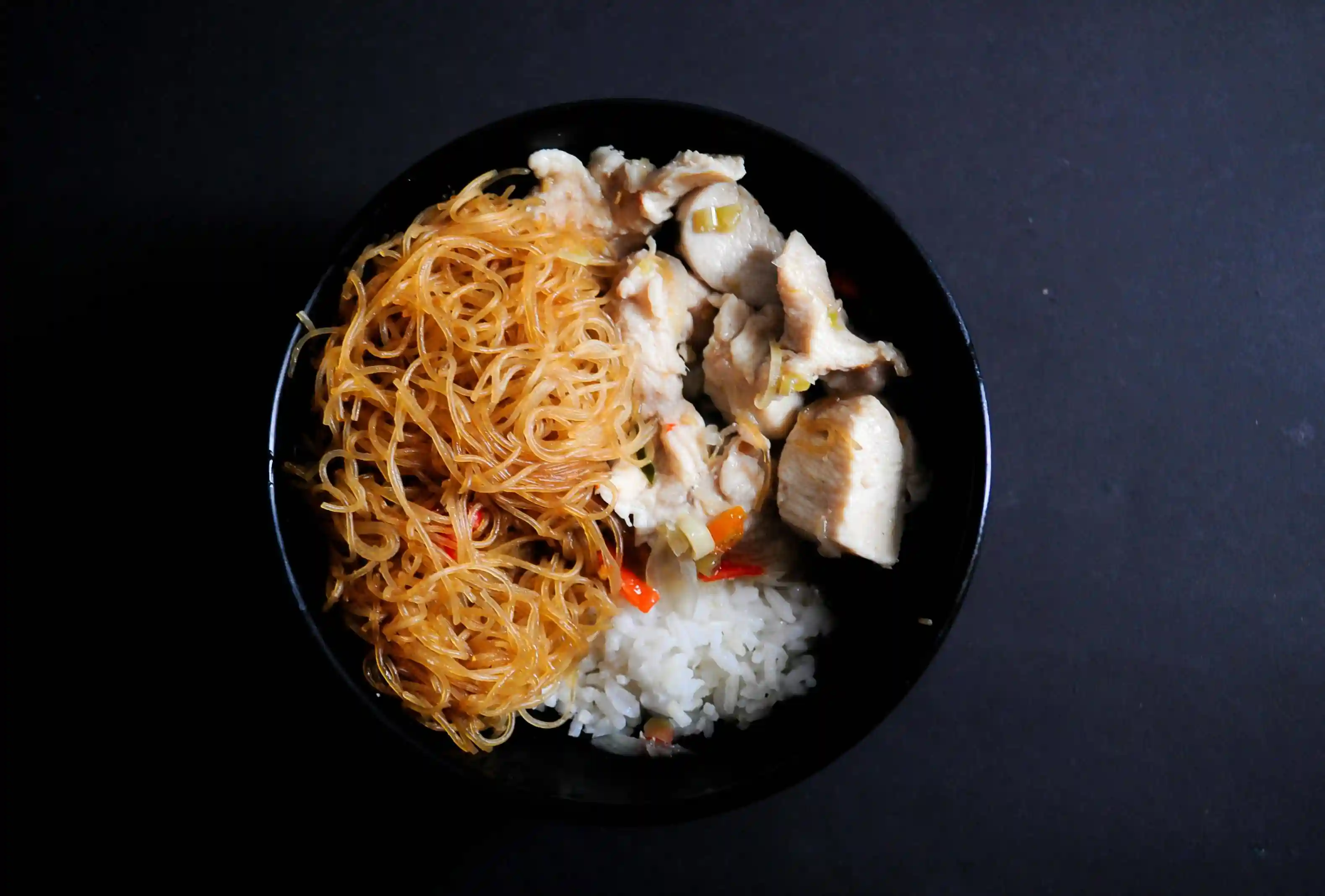 柳州滤粉成网红新宠，非遗美味引游客打卡热潮