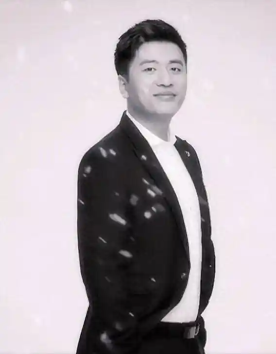 张雪峰离婚六年真相曝光，前妻李丽婧低调现身引关注