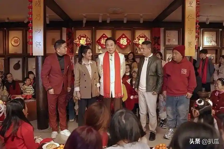 冯巩春晚33年传奇落幕,晚年与爱妻共度温馨时光