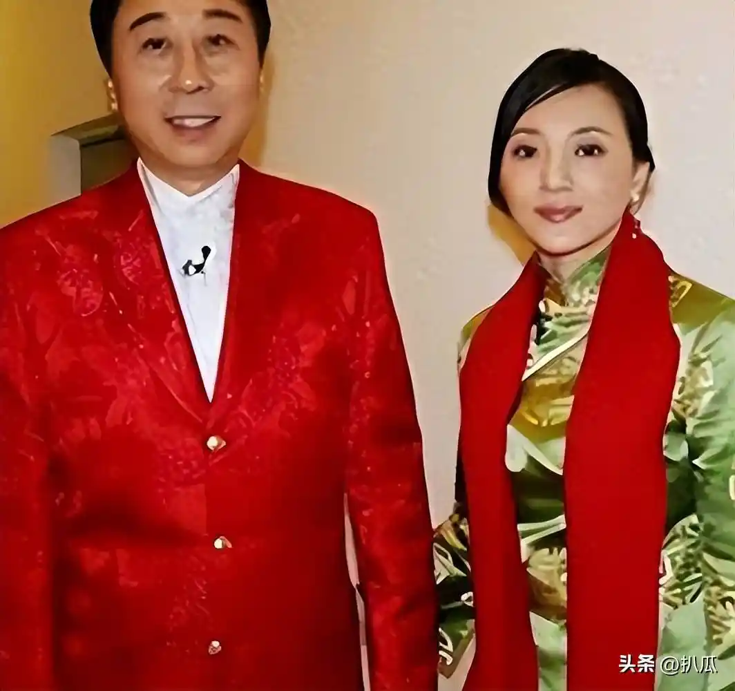 冯巩春晚33年传奇落幕,晚年与爱妻共度温馨时光