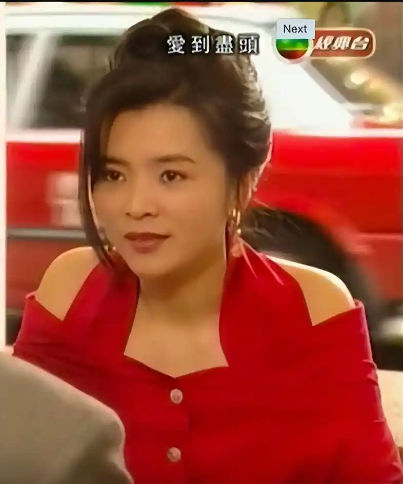 陈玉莲近照曝光!短发配巨花束依旧惊艳,古装女神风采不减当年