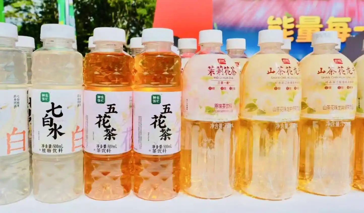 面包巨头跨界杀入茶饮赛道！盼盼凭无糖茶逆袭小城市场，山姆成最大推手