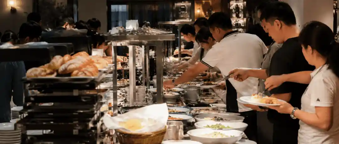 免费早餐成酒店隐性成本？揭秘背后真相
