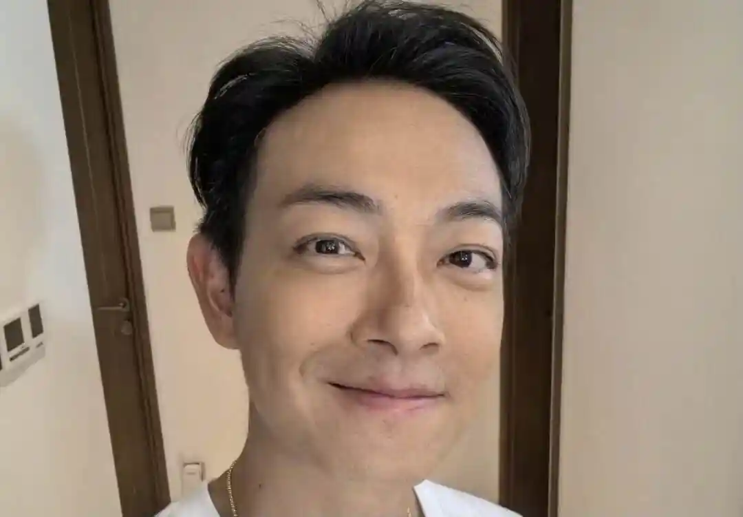 梁烈唯遭TVB与邵氏双封,偷赠礼物事件引热议