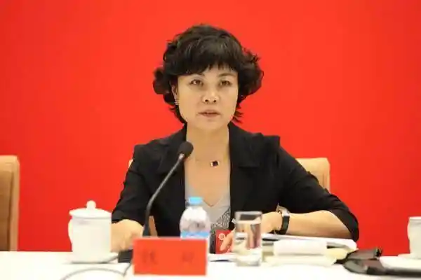 文坛她力量崛起:四位改写中国当代文学版图的女性书写者