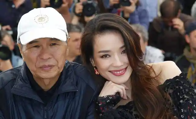 舒淇49岁素颜爆红:撕掉少女感标签,活成抗衰教科书