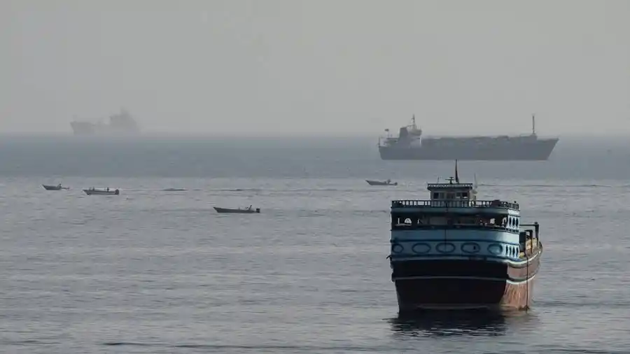 特朗普扬言轰炸阿曼引爆国际哗然：中立国突成火药桶，华盛顿逻辑遭全球质疑