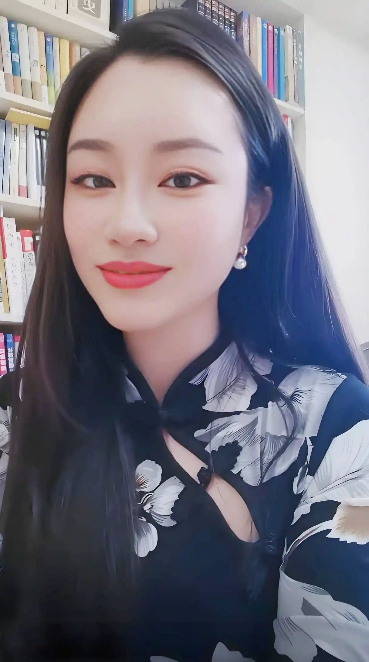 韩铠伊惊曝隐秘往事,李春平儿子身世引热议